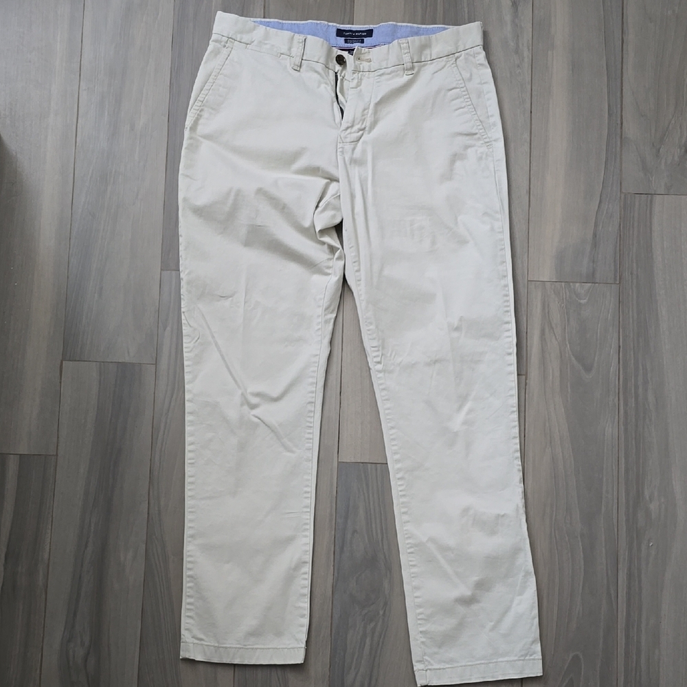 Tommy Hilfiger Men's Light Khaki Chinos